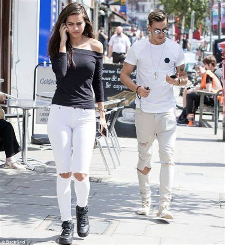 Amine Gulse, Mesut Ozil's Girlfriend